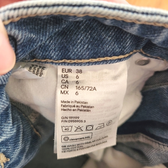 EUC Lee x H&M Wide Ultra High Waist Flare Jeans, Size 6, Actual Size 4 - Picture 4 of 7